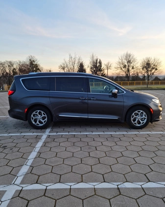 Chrysler Pacifica cena 229900 przebieg: 28700, rok produkcji 2022 z Gostyń małe 326